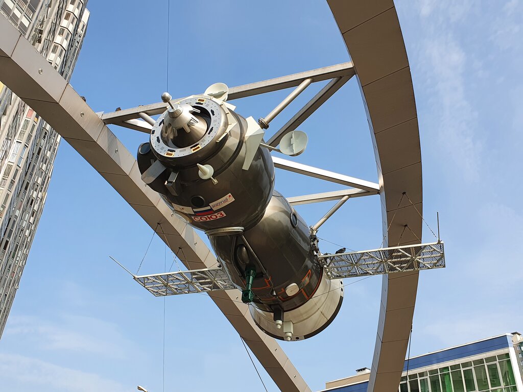 Monument to technology Layout of the Soyuz Starship, Krasnogorsk, photo