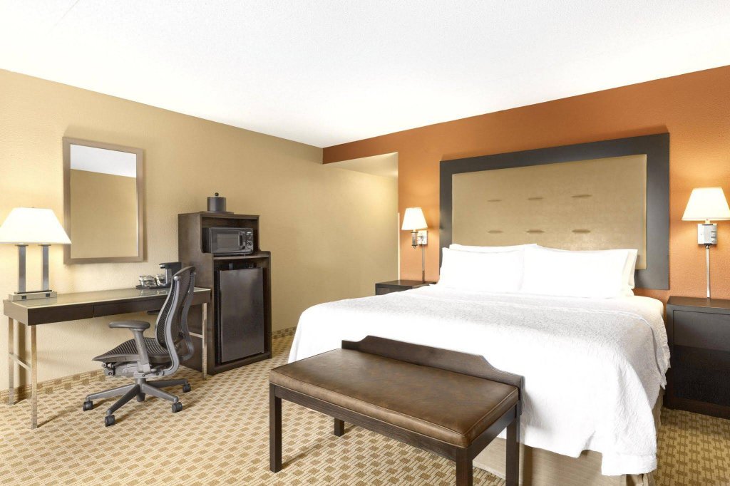 Фото Hampton Inn & Suites Herndon-Reston