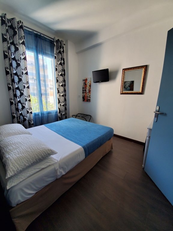 Фото Brit Hotel Colbert Juan les Pins