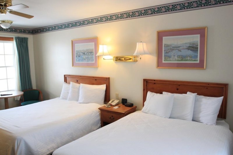 Фото Tugboat Inn