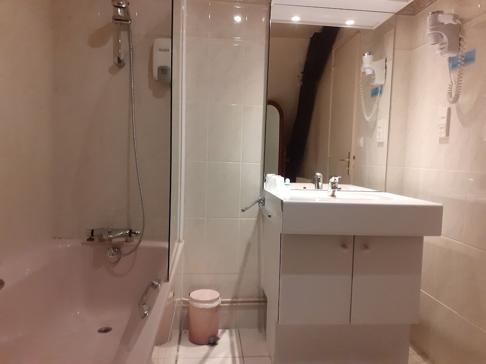 Фото Hôtel de l'Ecu