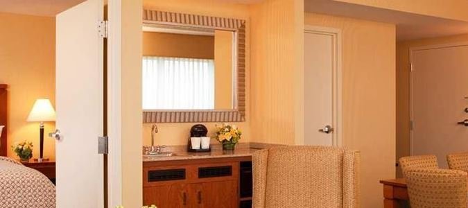 Фото Embassy Suites by Hilton Boston at Logan Airport