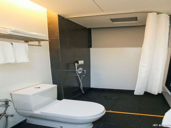 Фото Lloyd's Inn