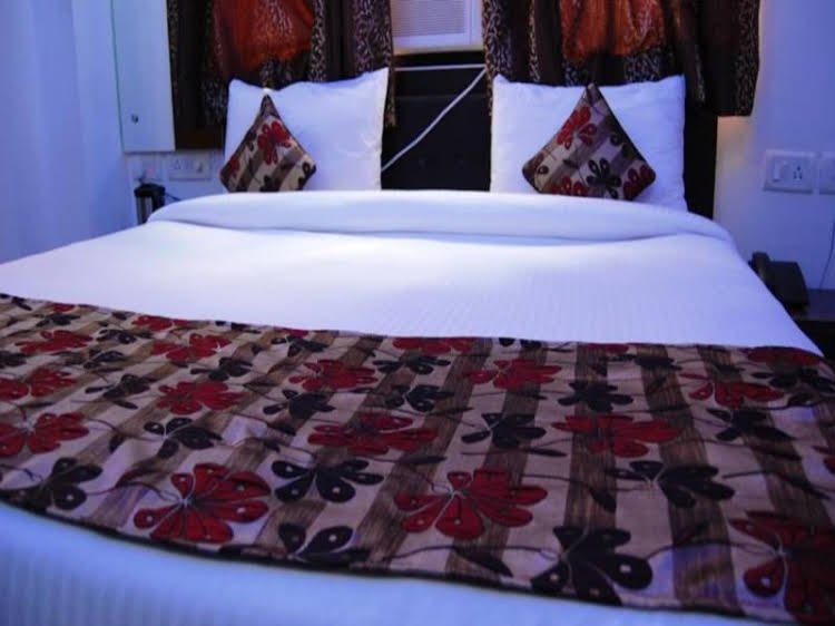 Фото Oyo 9367 Hotel Taj Galaxy