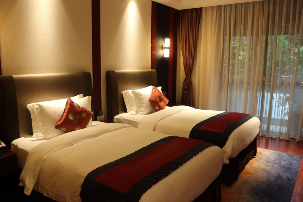 Фото St. Potala Hotel