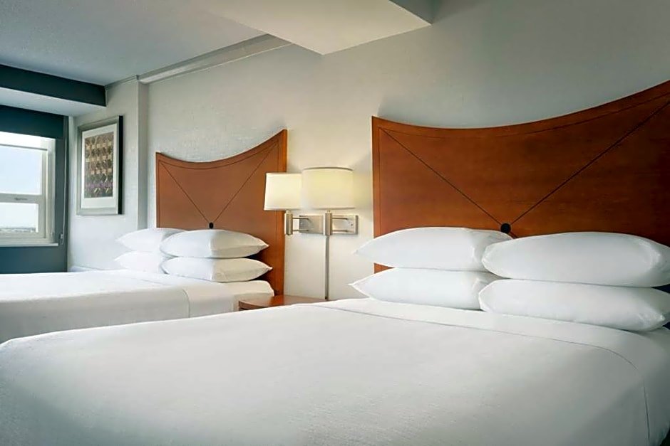 Фото Embassy Suites Baltimore-Downtown