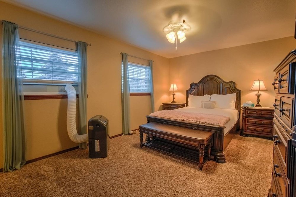 Фото 4br Entertainer Af Academy Hot Tub, Firepit!