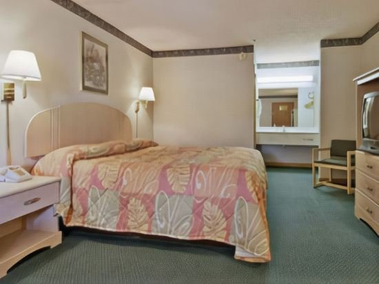 Фото Super 8 by Wyndham Forest Park