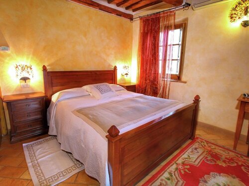 Гостиница Rustic Villa with Private Pool near Montepulciano в Монтепульчане