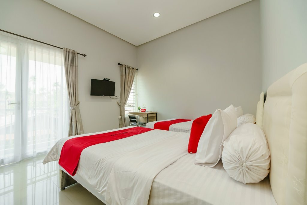 Hotel RedDoorz @ Jalan Demang Lebar Raya Palembang, Palembang, photo