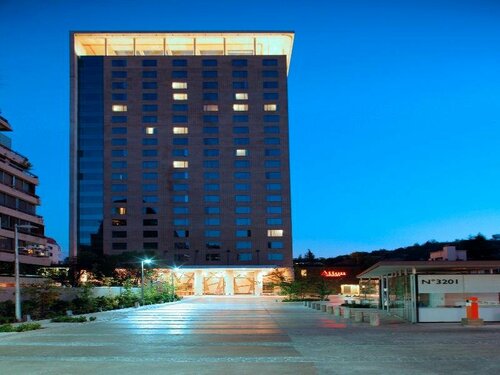 Внешний вид отеля Pullman Santiago Vitacura в Витакуре, фото 1