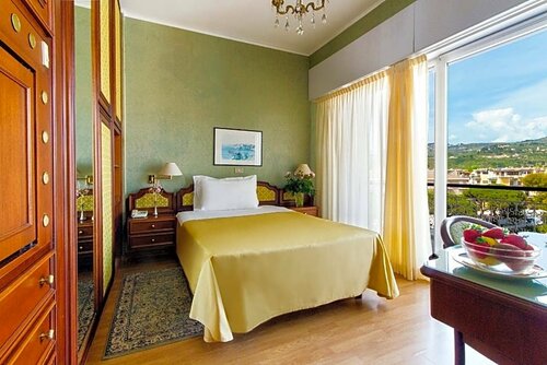 Гостиница Bellevue et Mediterranée в Диано-Марине