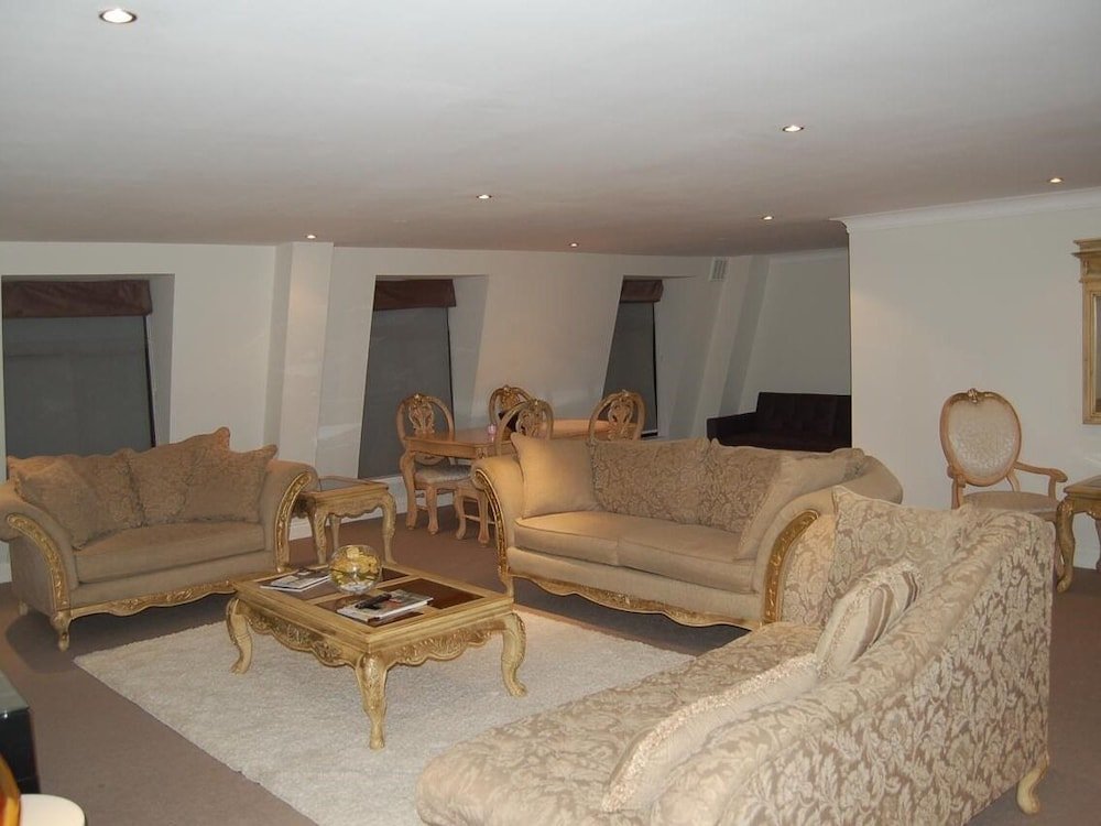 Фото Mayfair Holiday Apartment