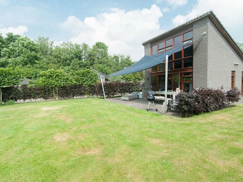 Гостиница Modern Holiday Home Located Against the Dunes Between Schoorl and Bergen