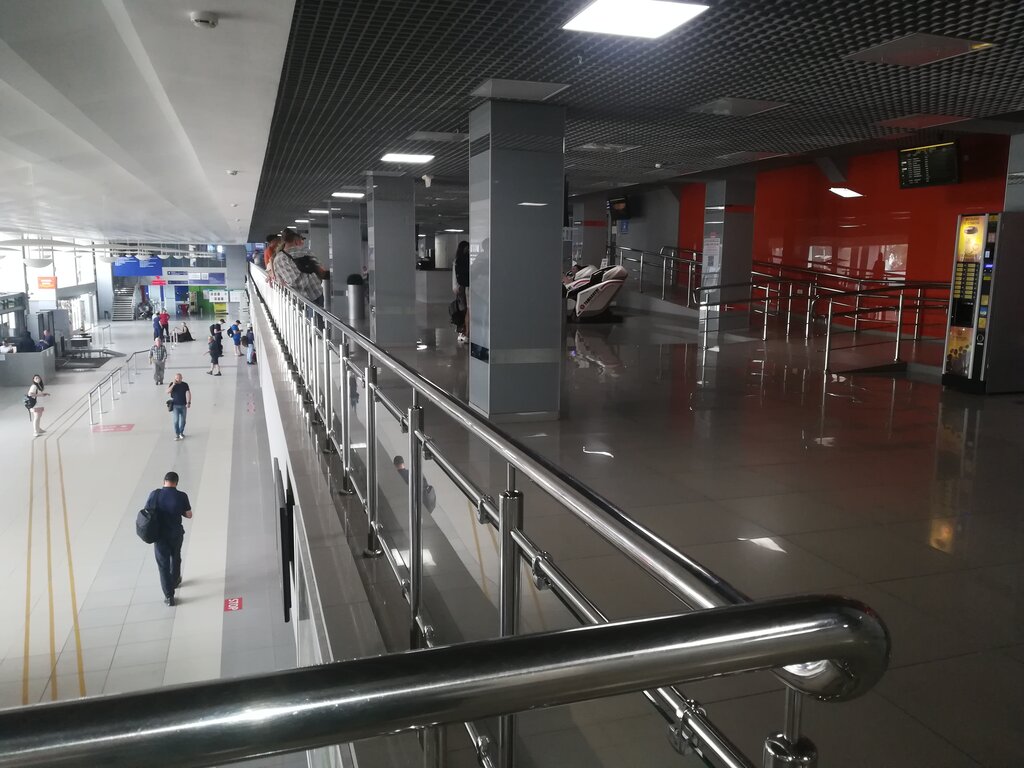 Аэропорт томск фото внутри Томский аэропорт объявил об открытии привокзальной площади, закрытой с конца июл