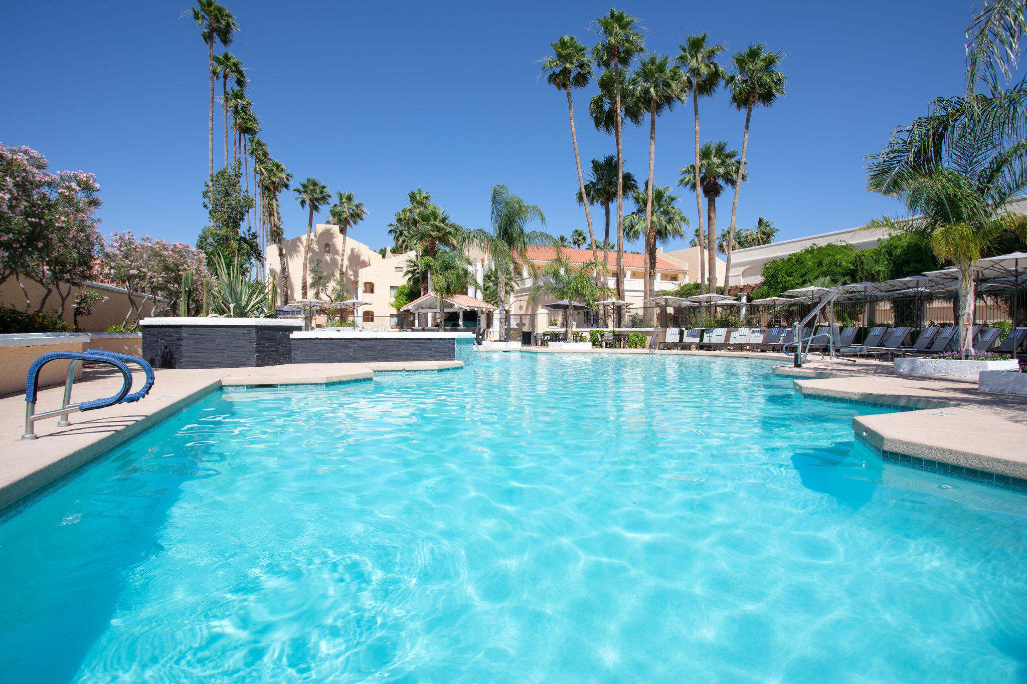 Фото Crowne Plaza Phoenix - Chandler Golf Resort, an Ihg Hotel