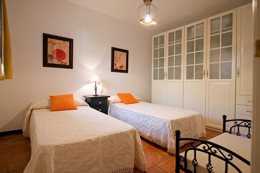 Фото Apartamentos Corral del Conde