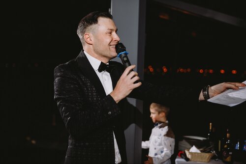 Kutlama sunucuları Vedushchy Igor Andreyev, Saint‑Petersburg, foto