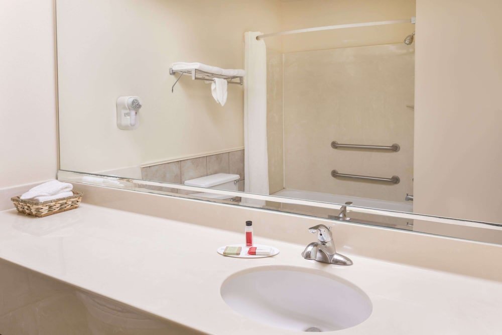 Фото Super 8 by Wyndham Duson Lafayette West Area