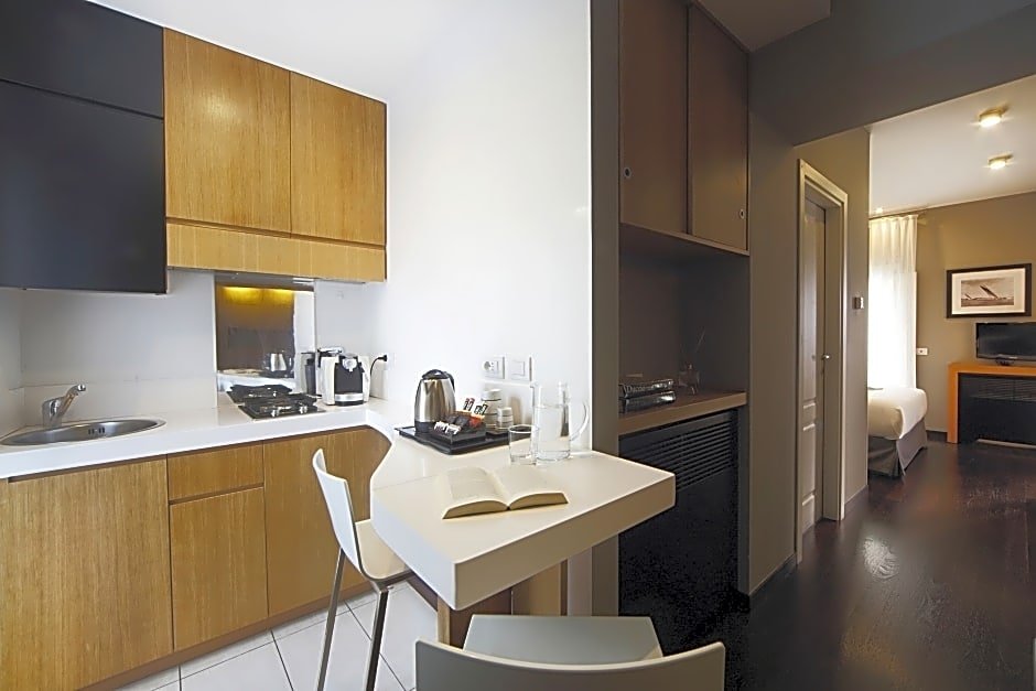 Фото The Telegraph Suites