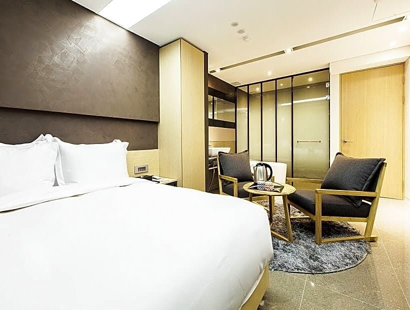 Фото Richwell Hotel