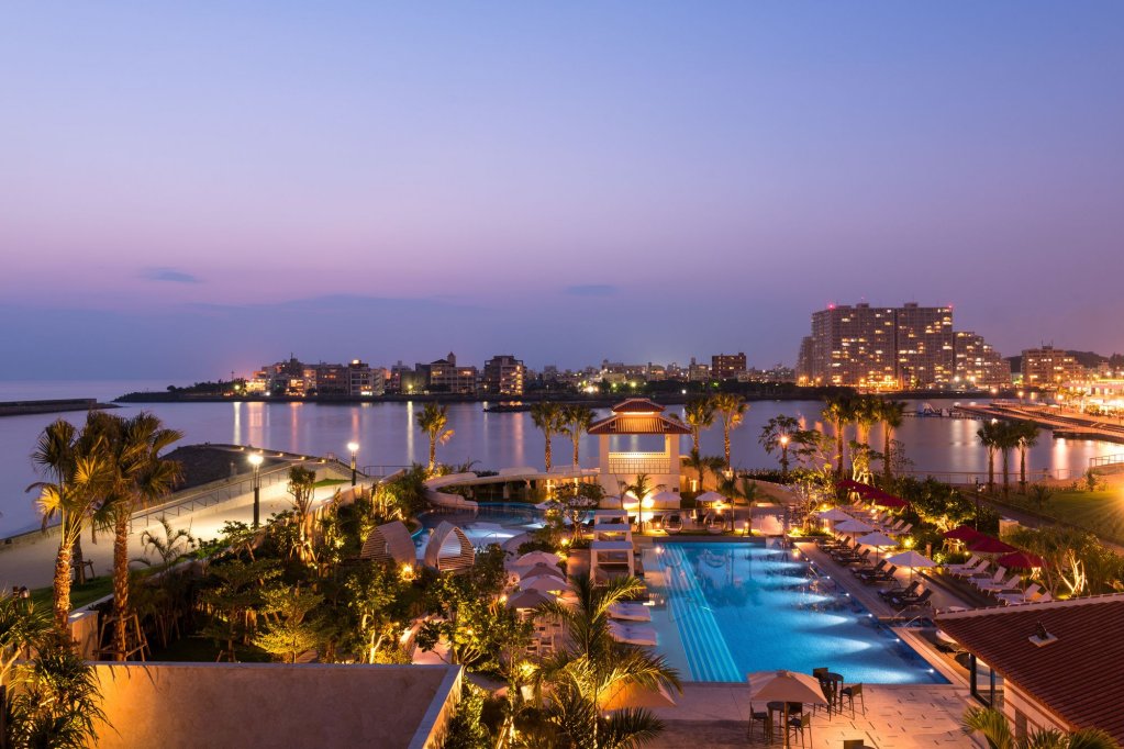 Фото DoubleTree by Hilton Okinawa Chatan Resort