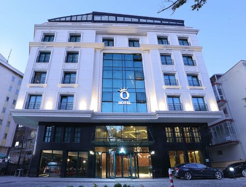 Q Hotel