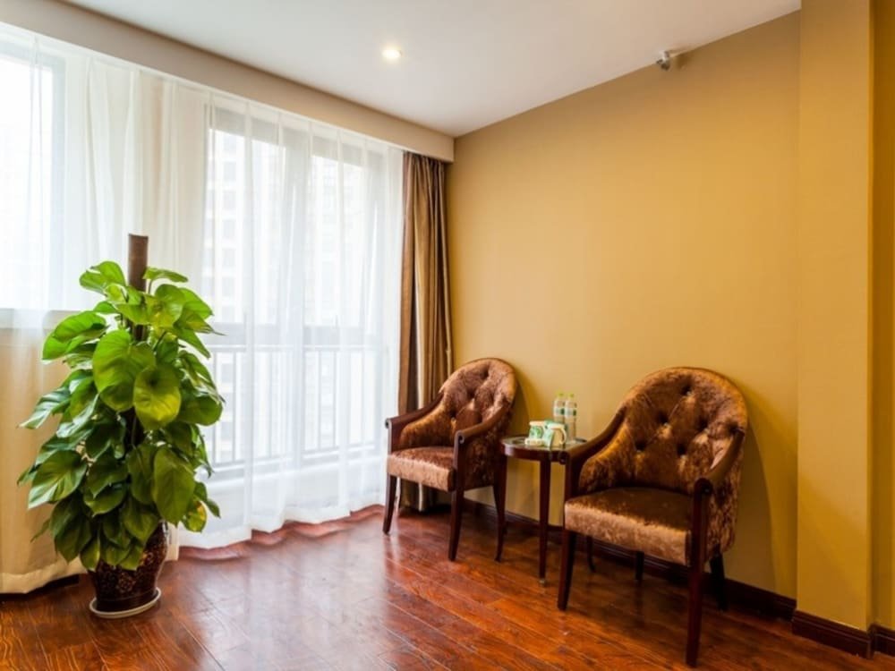 Фото GreenTree Inn Chengdu high-tech Development West Zone Shidai Tian Street Express Hotel