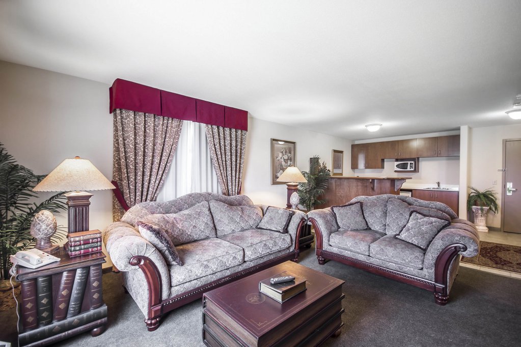 Фото Comfort Inn & Suites