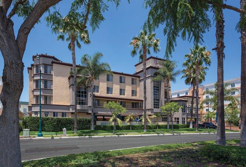 Фото Peacock Suites