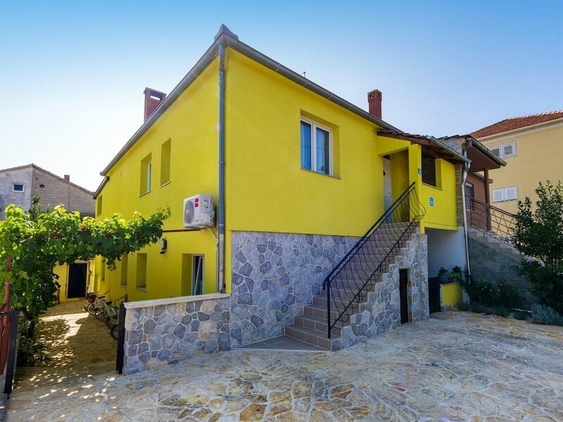 Апартаменты Apartment with 2 bedrooms in Zadar with shared pool furnished terrace and WiFi 2 km from the beach в Задаре