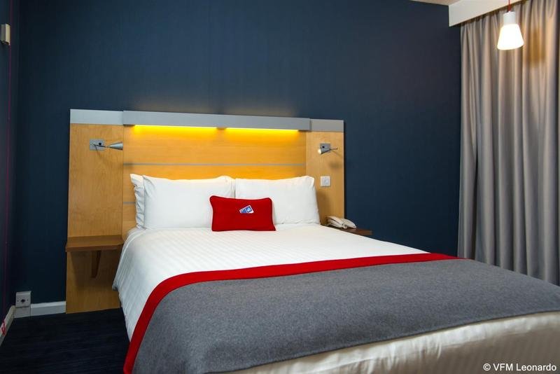 Фото Holiday Inn Express Stevenage, an Ihg Hotel