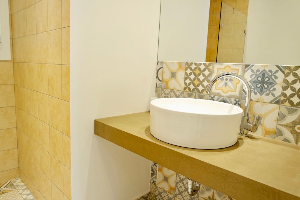 Фото Hilton Hotel Area-Renovated Apt in Central Area