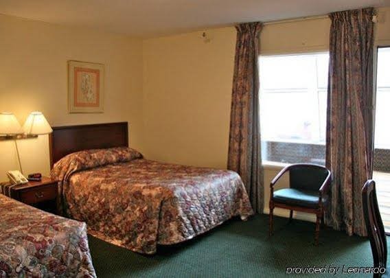 Фото Baymont by Wyndham Montreal Airport