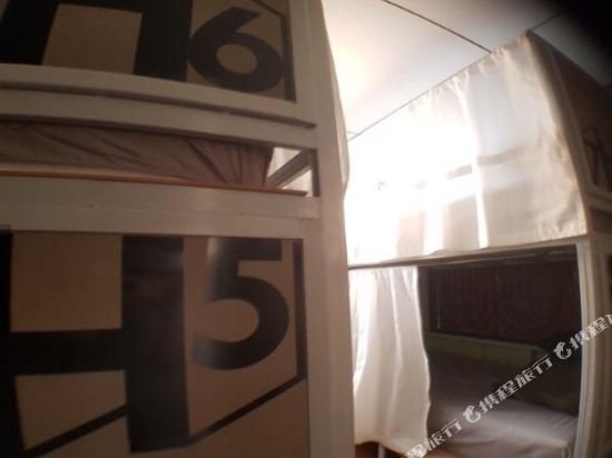 Фото Hosts Hua Hin