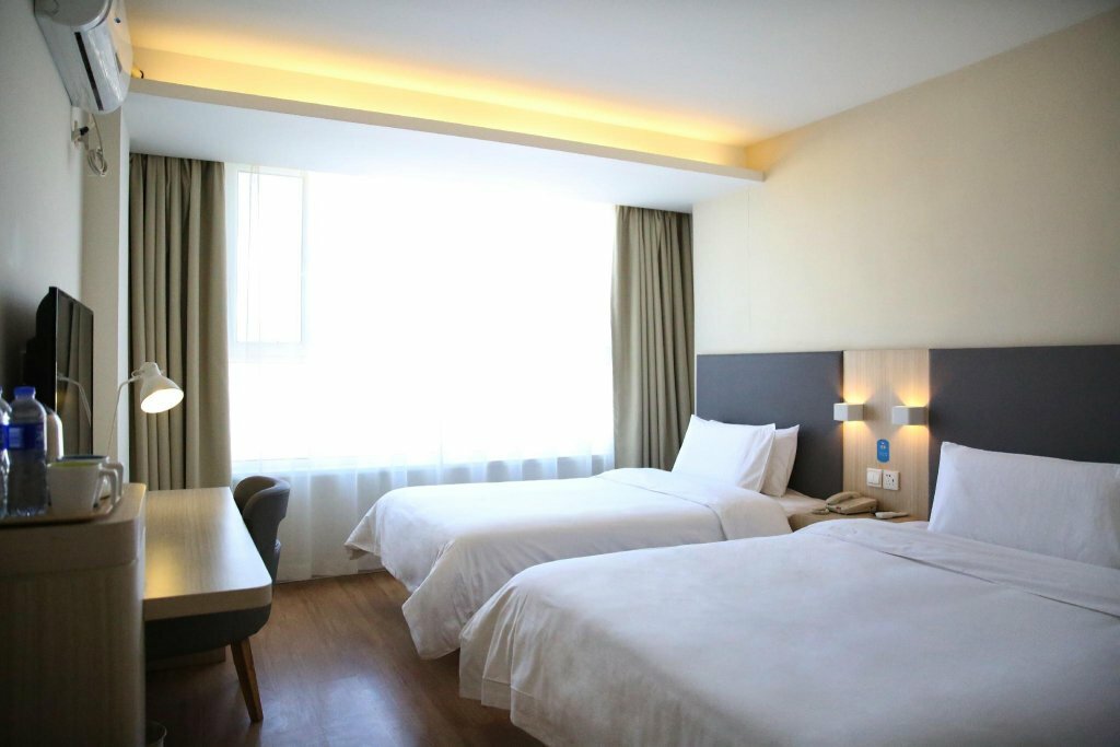 Hotel Hanting Hotel Changchun Railway Station, Changchun, photo