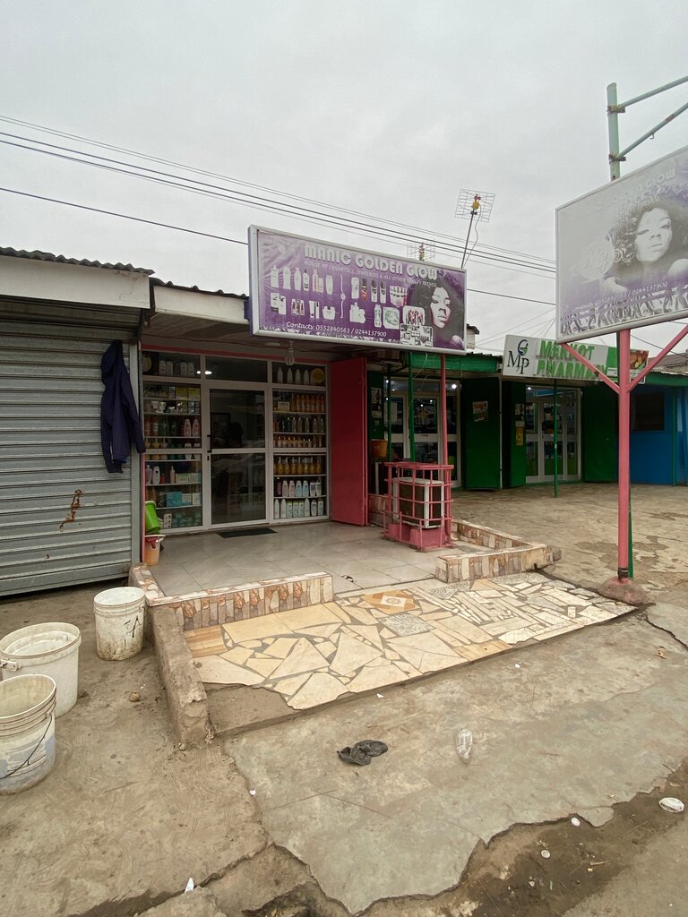 Perfume and cosmetics shop Manic Golden Glow, Accra, photo