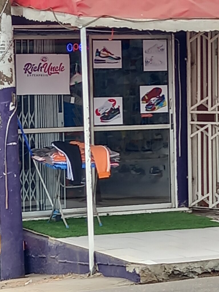 Shoe store Rich Uncle enterprise, Accra, photo