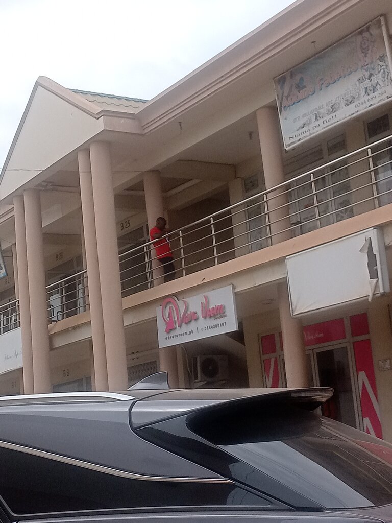 Clothing store Adoma fabrics Ltd, Accra, photo