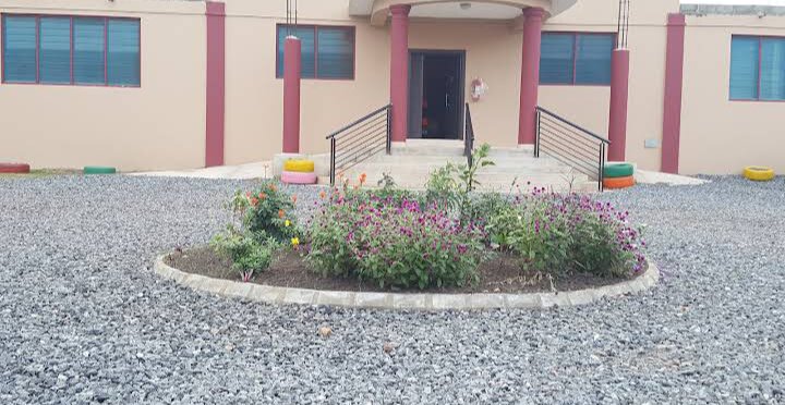 School DeiGratia Montessori, Earth, photo