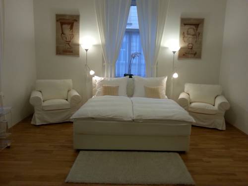 Фото Beautiful Home - Riverside Apartment