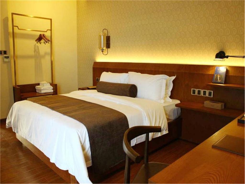 Фото James Joyce Hotel Qingyuan City Hall