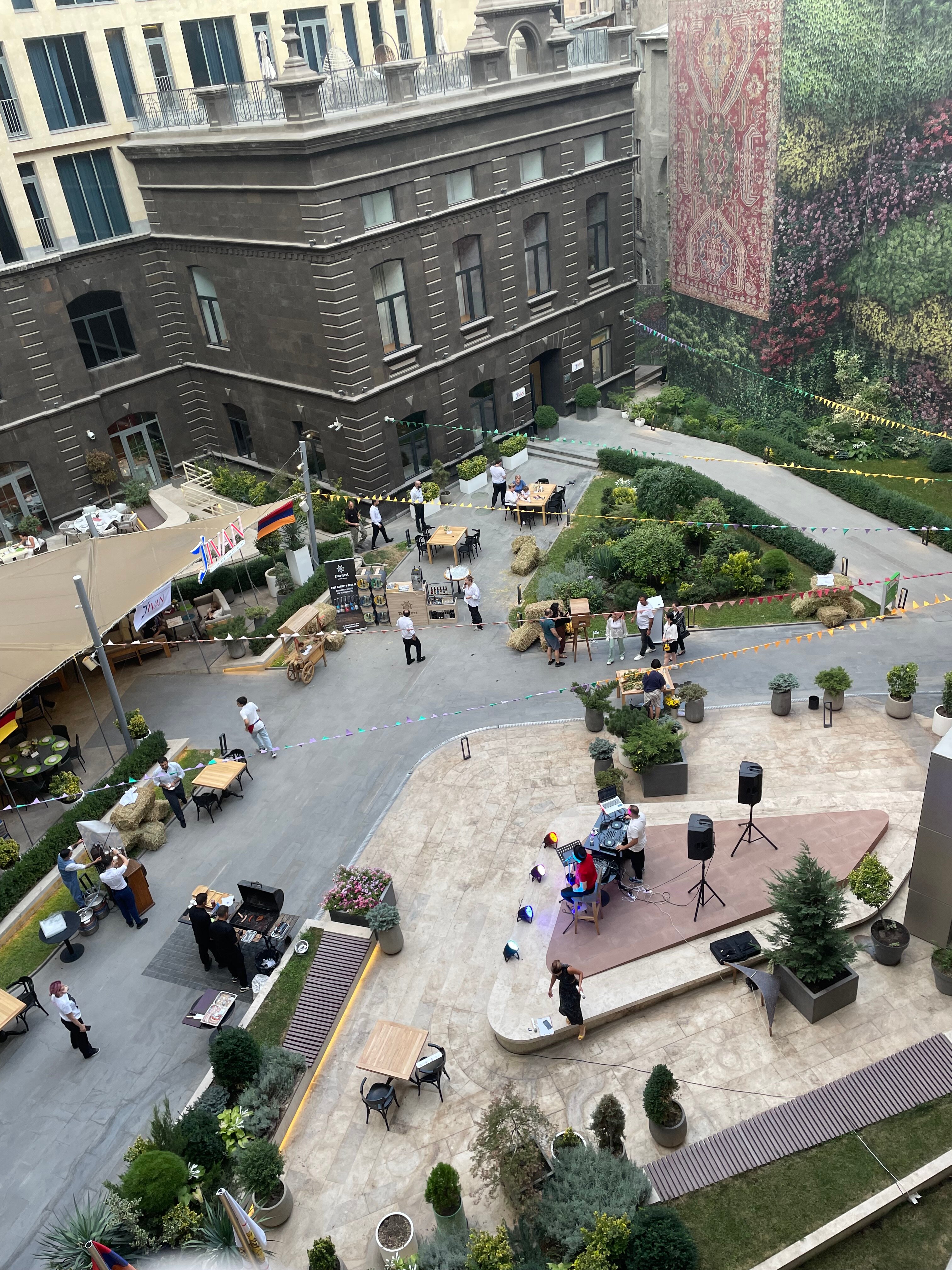 Фото Holiday Inn Yerevan Republic Square