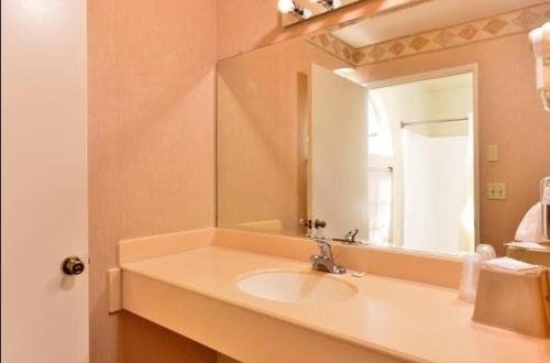 Фото Americas Best Value Inn San Clemente Beach