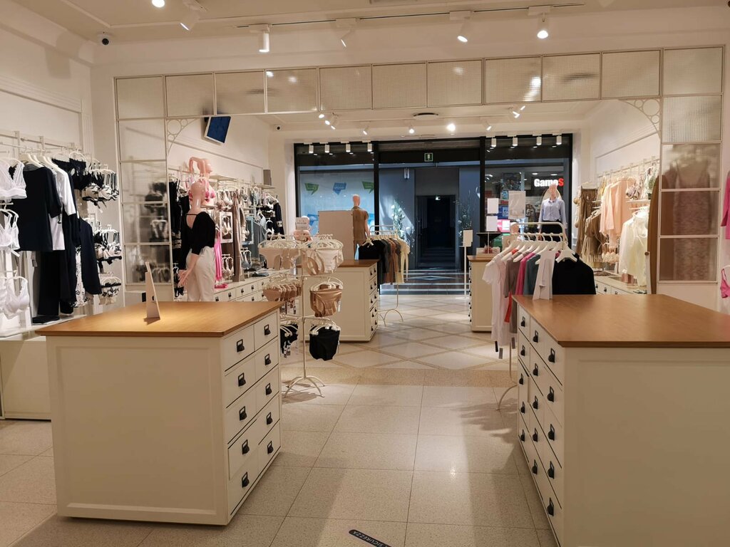 Clothing store Intimissimi, Tuscany, photo