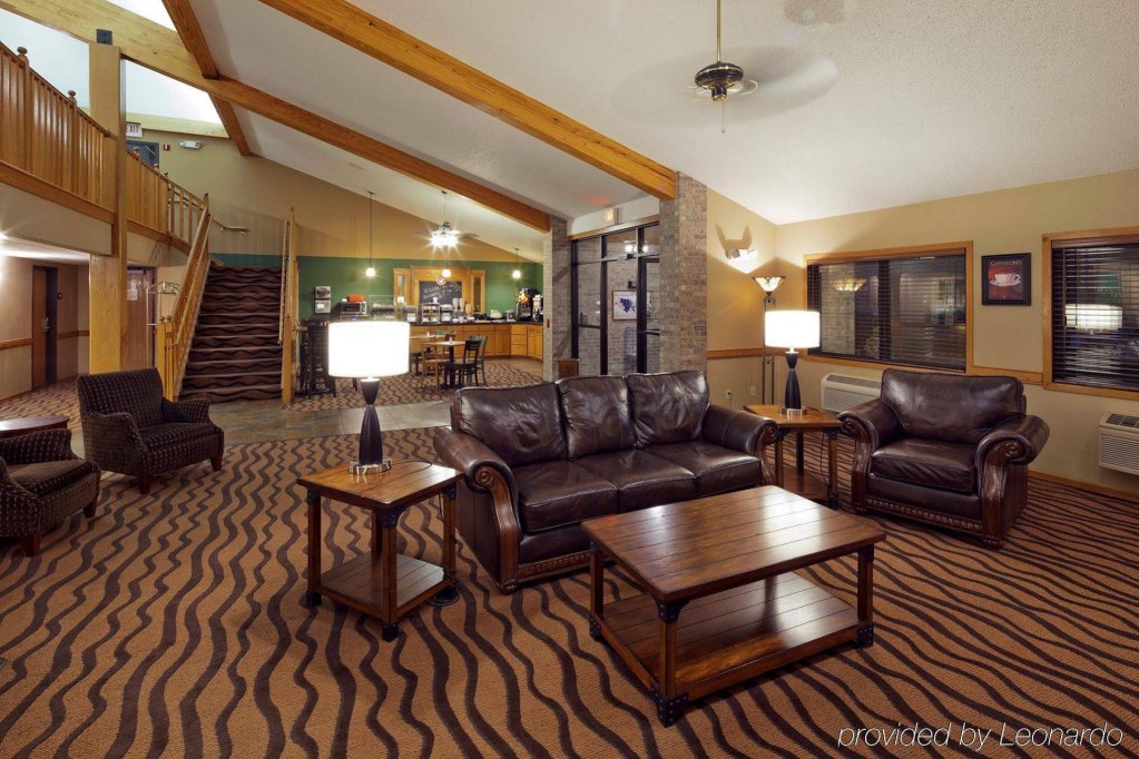 Фото AmericInn by Wyndham Hartford Wi