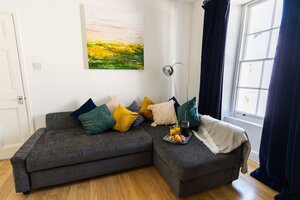 Spacious - Central 2 Bed Apartment