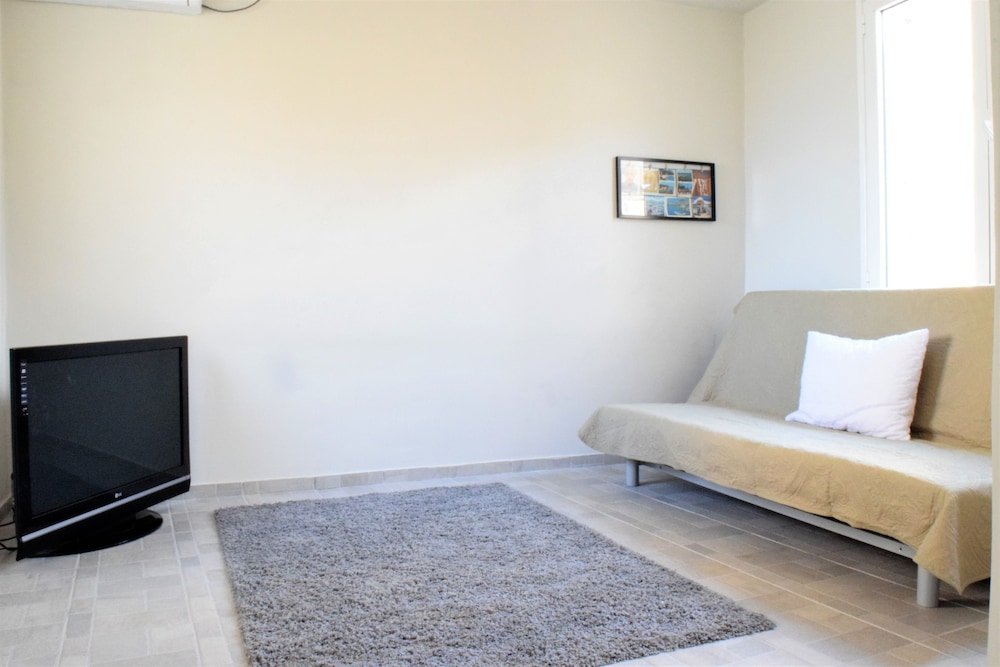 Фото Home Plus Psirri Apartment