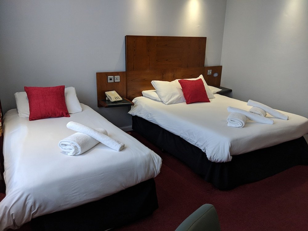 Фото Ramada by Wyndham Loughborough Hotel