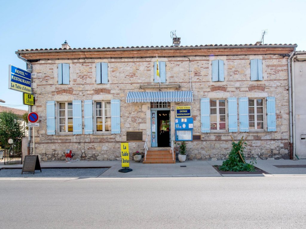 Фото отеля 1